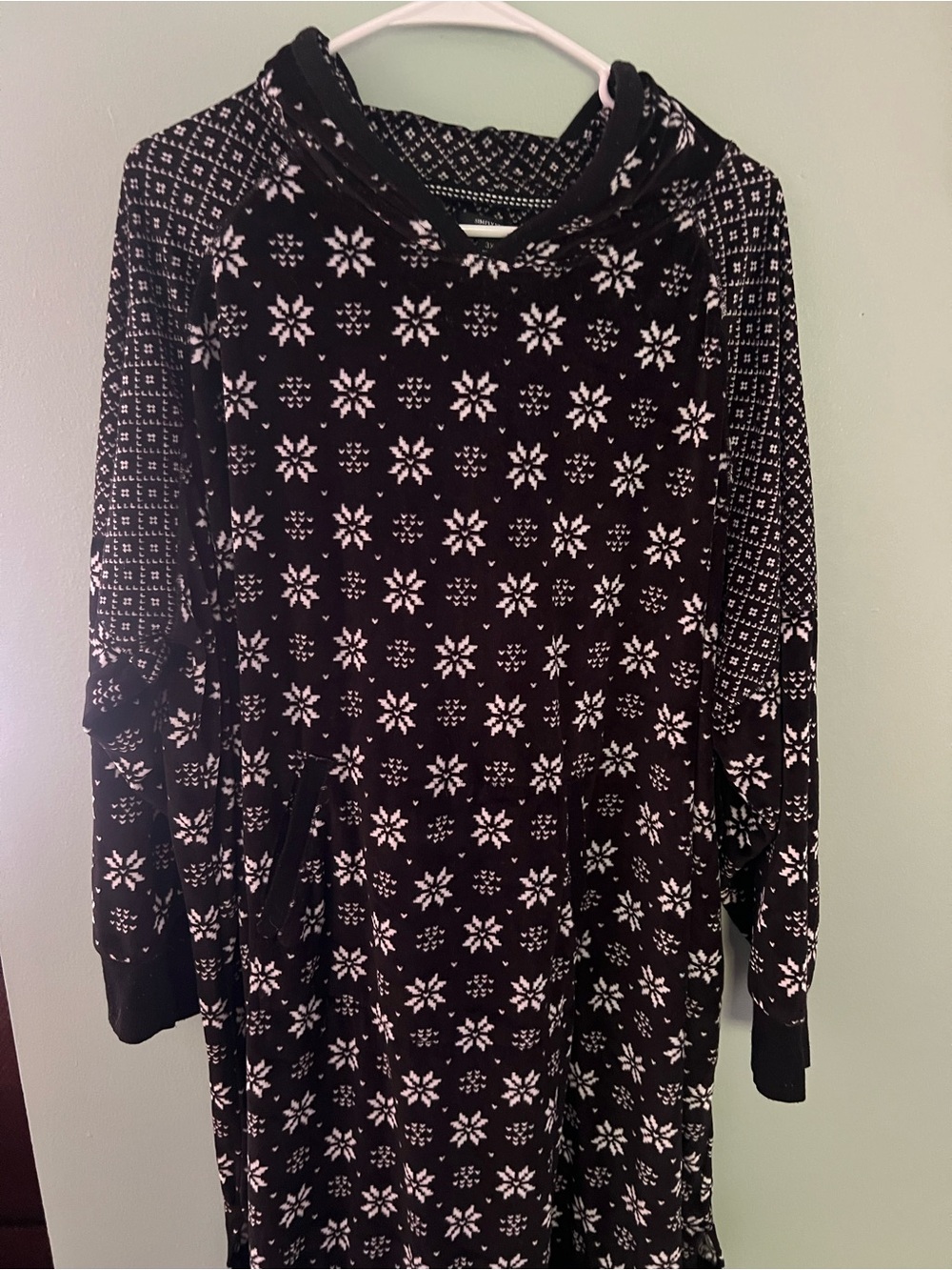 Simply Vera Vera Wang Black and White Snowflake Long Sleeve Dress